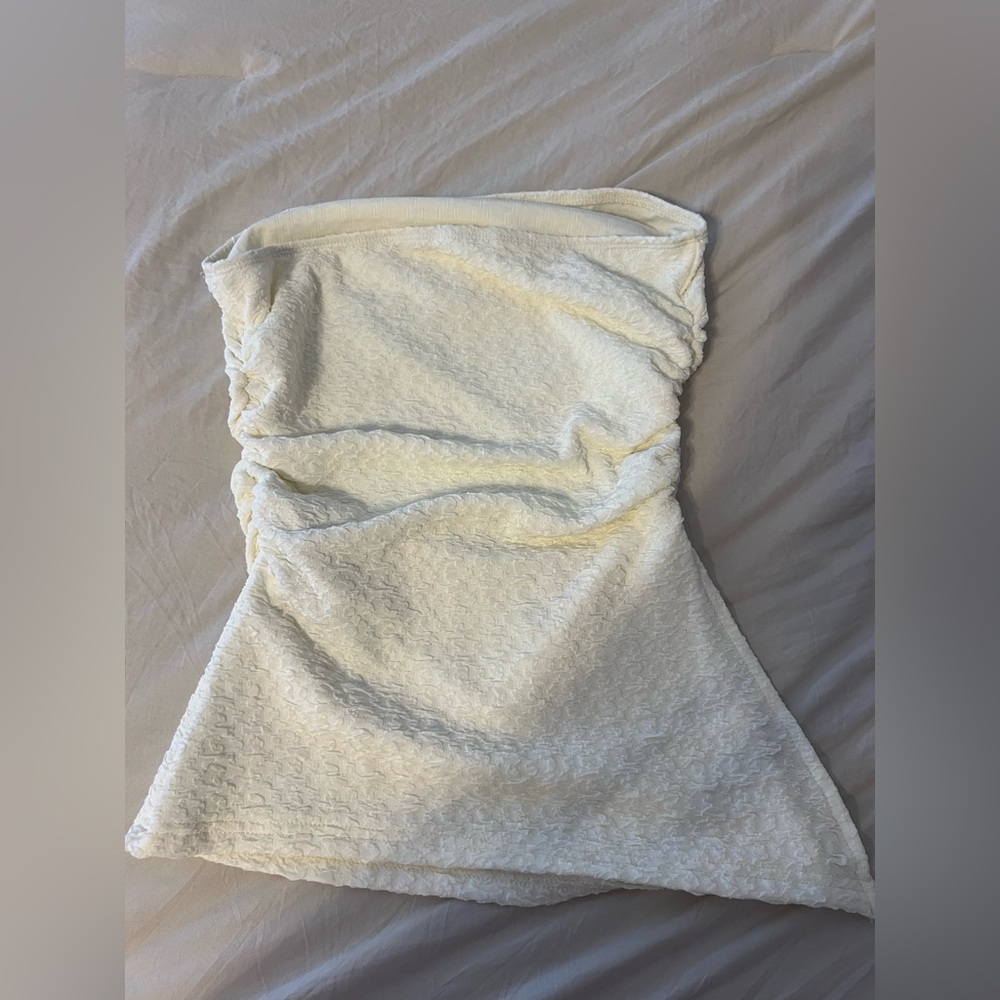 Elegant White Strapless Dress - Picture 2 of 2